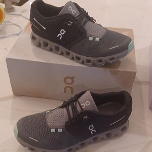 New On Cloud 5 Running Women's Black and Mint Athletic Shoes SZ 8